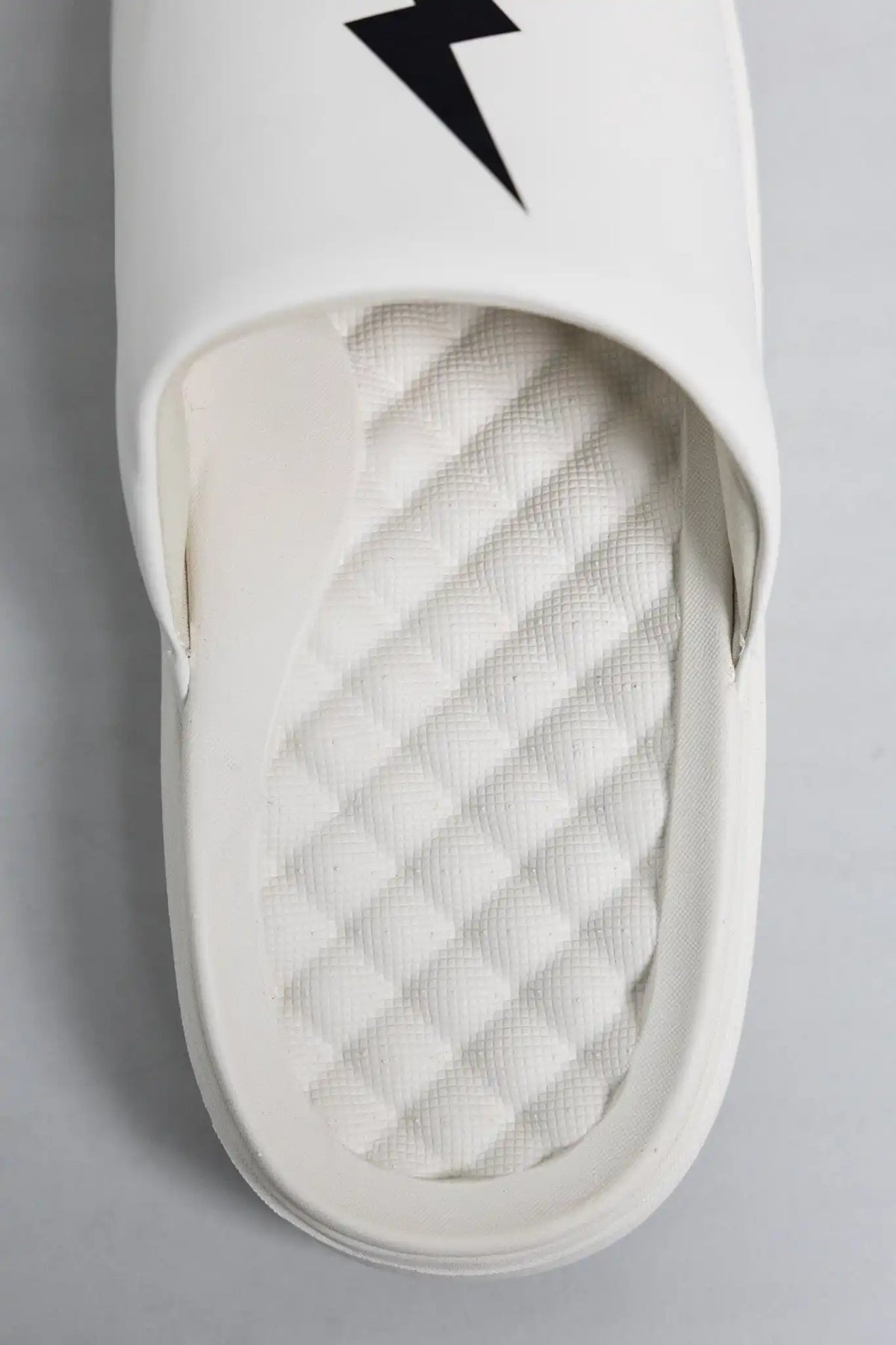 Motive Slides - Cream